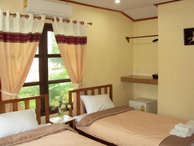 Baanphuthadol Hotel Mae Hong Son Room photo
